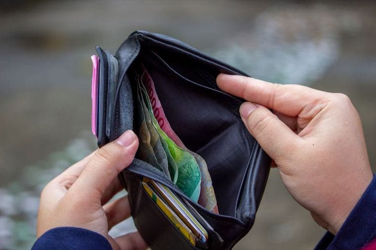 The No-Spend Challenge: How It Works and Whether It's Worth Trying